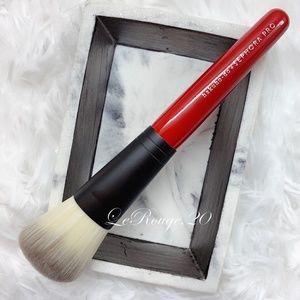 Hakuhodo x Sephora PRO Wedge Sloping Powder Brush